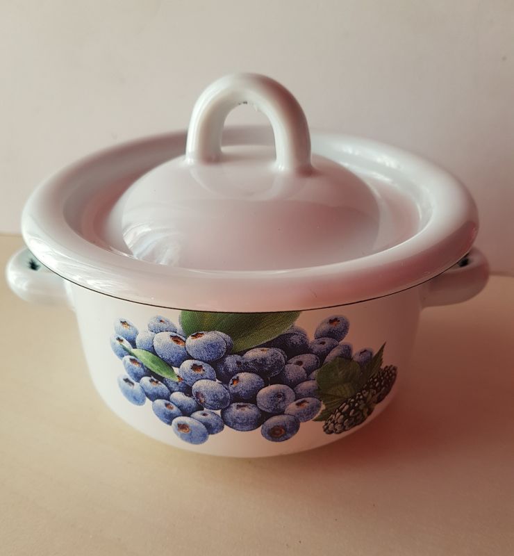 SMALTOVANÝ KASTROL S POKLICÍ 0,4L BORŮVKA