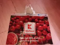 Dvě velké tašky pevnější igelit z Kauflandu