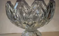 Mísa na noze z lisovaného skla, výška 22 cm