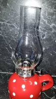 Petrolejová lampa červená s puntíky