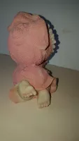 Soška batolete výška cca 10 cm , materiál netušíme