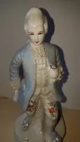 Starožitná porcelánová soška, mladého šlechtice