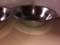 Dvě misky nerezové pro domácí mazlíčky průměr 19 cm