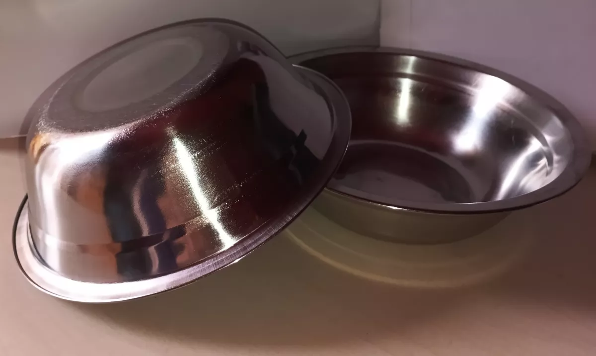 Dvě misky nerezové pro domácí mazlíčky průměr 19 cm