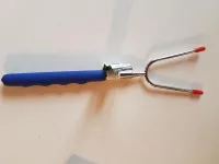 Teleskopická vidlice na opékání, maximální délka 85cm-modrá