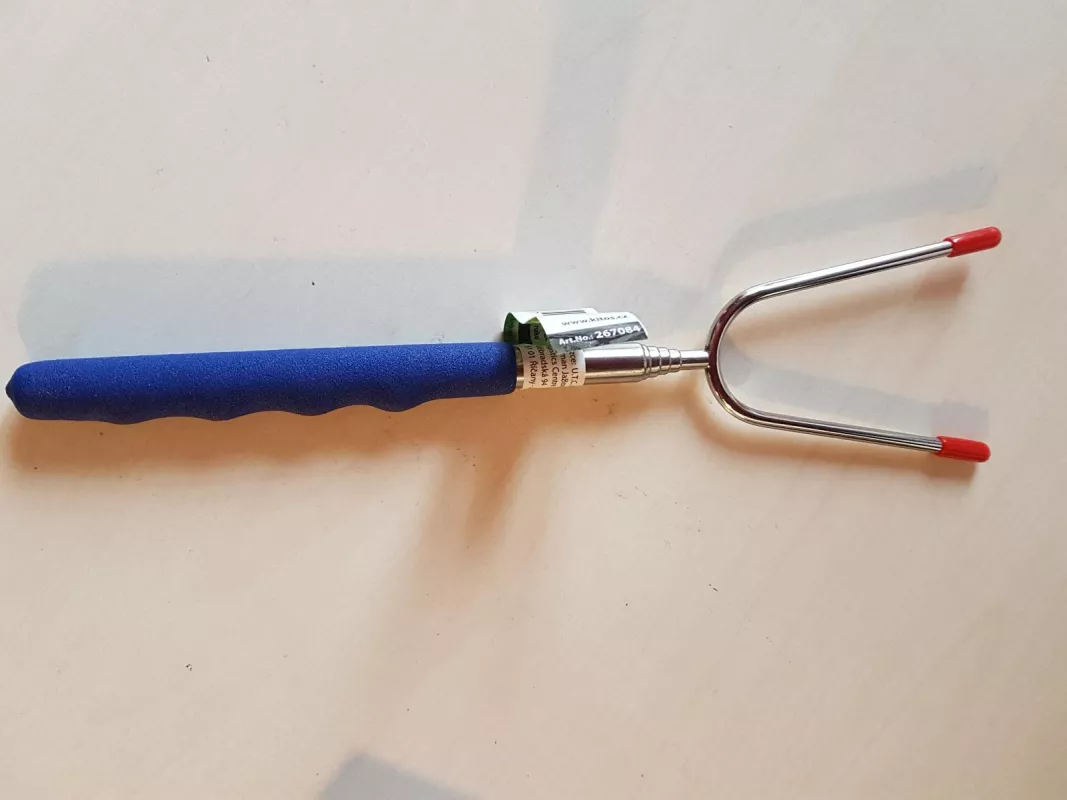 Teleskopická vidlice na opékání, maximální délka 85cm-modrá